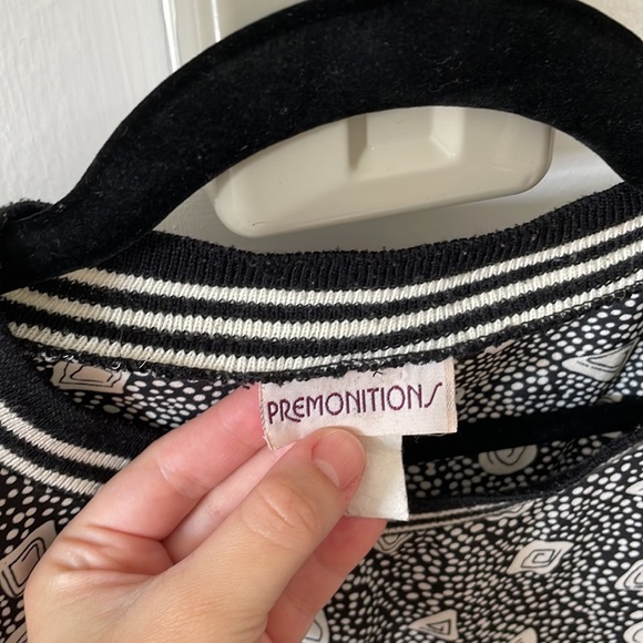 Vintage graphic b&w top - Picture 3 of 6